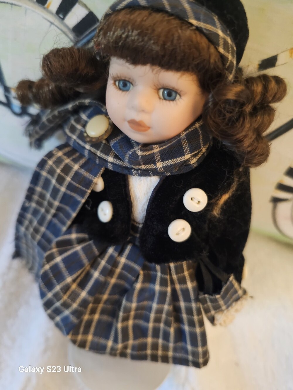 SCOTLAND FASHION DOLL - Picture 4 of 15